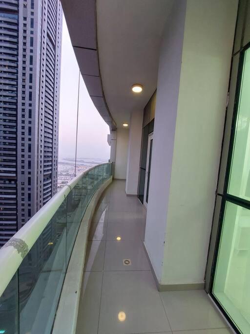 Elegant W/ Iconic View Apartment Dubai